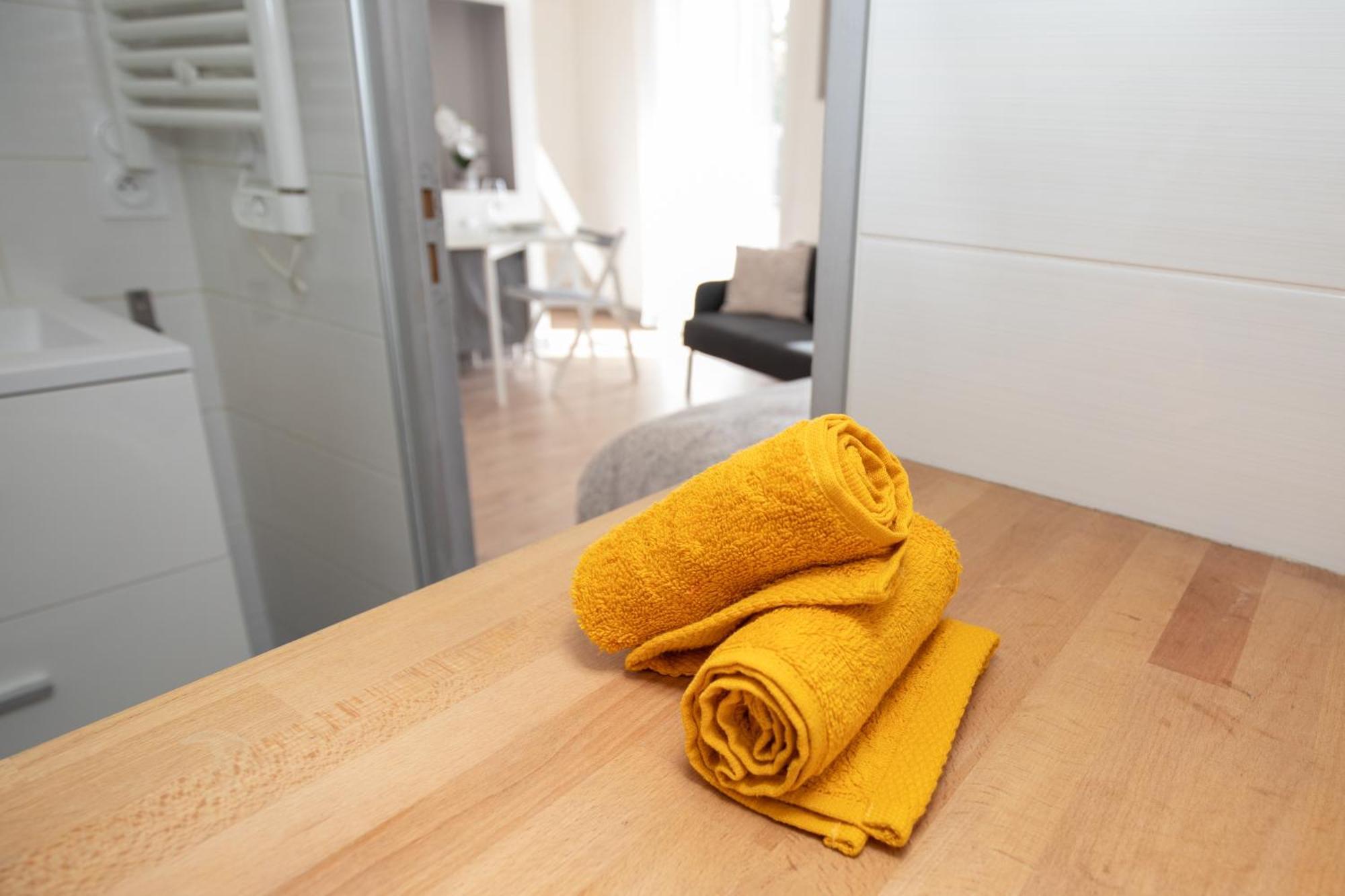 Le Partage Des Eaux - 4 Couchages - Hypercentre - Clim - Wifi Apartment LʼIsle-sur-la-Sorgue Екстериор снимка