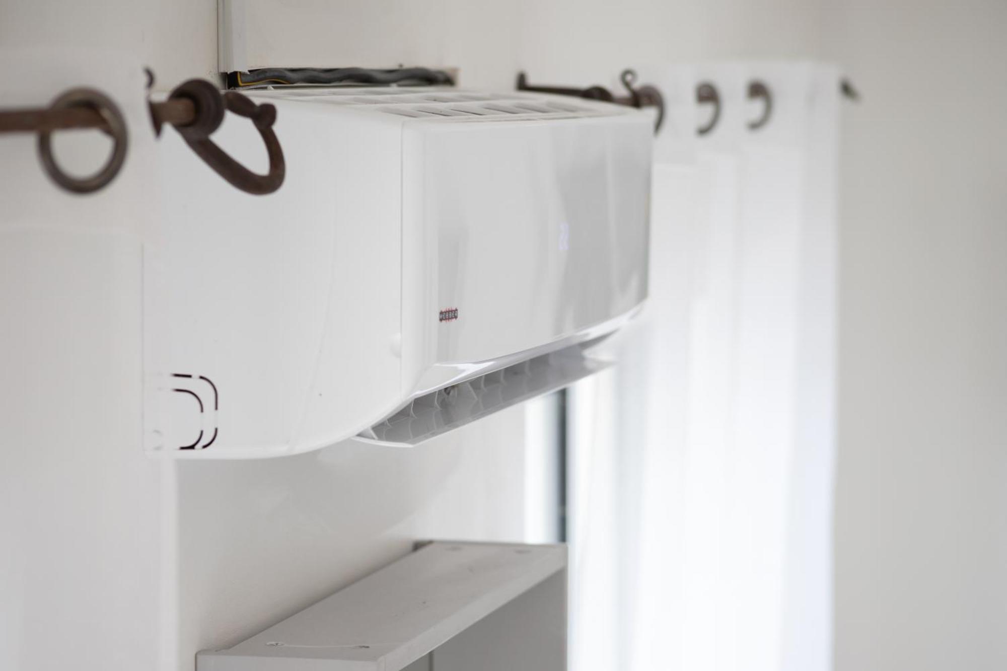 Le Partage Des Eaux - 4 Couchages - Hypercentre - Clim - Wifi Apartment LʼIsle-sur-la-Sorgue Екстериор снимка